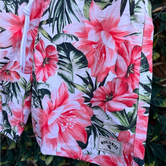 ▪️4/$25- Worldwide Surf Rider Tropical Swim Shorts - Picture 2 of 3